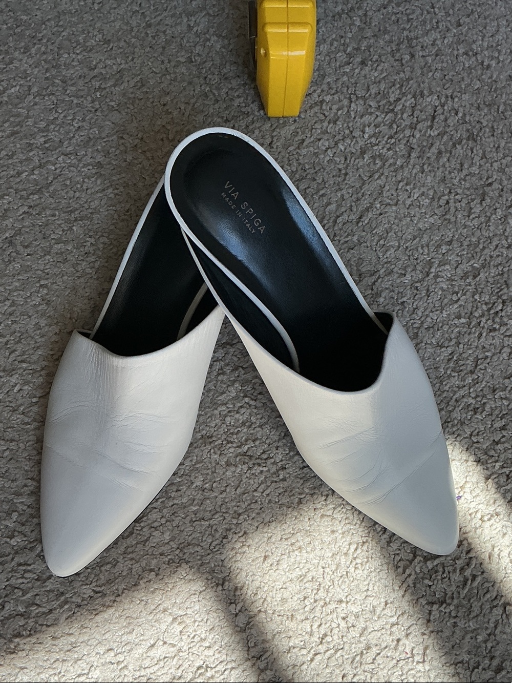 Via Spiga White Pointed-Toe Leather Mule